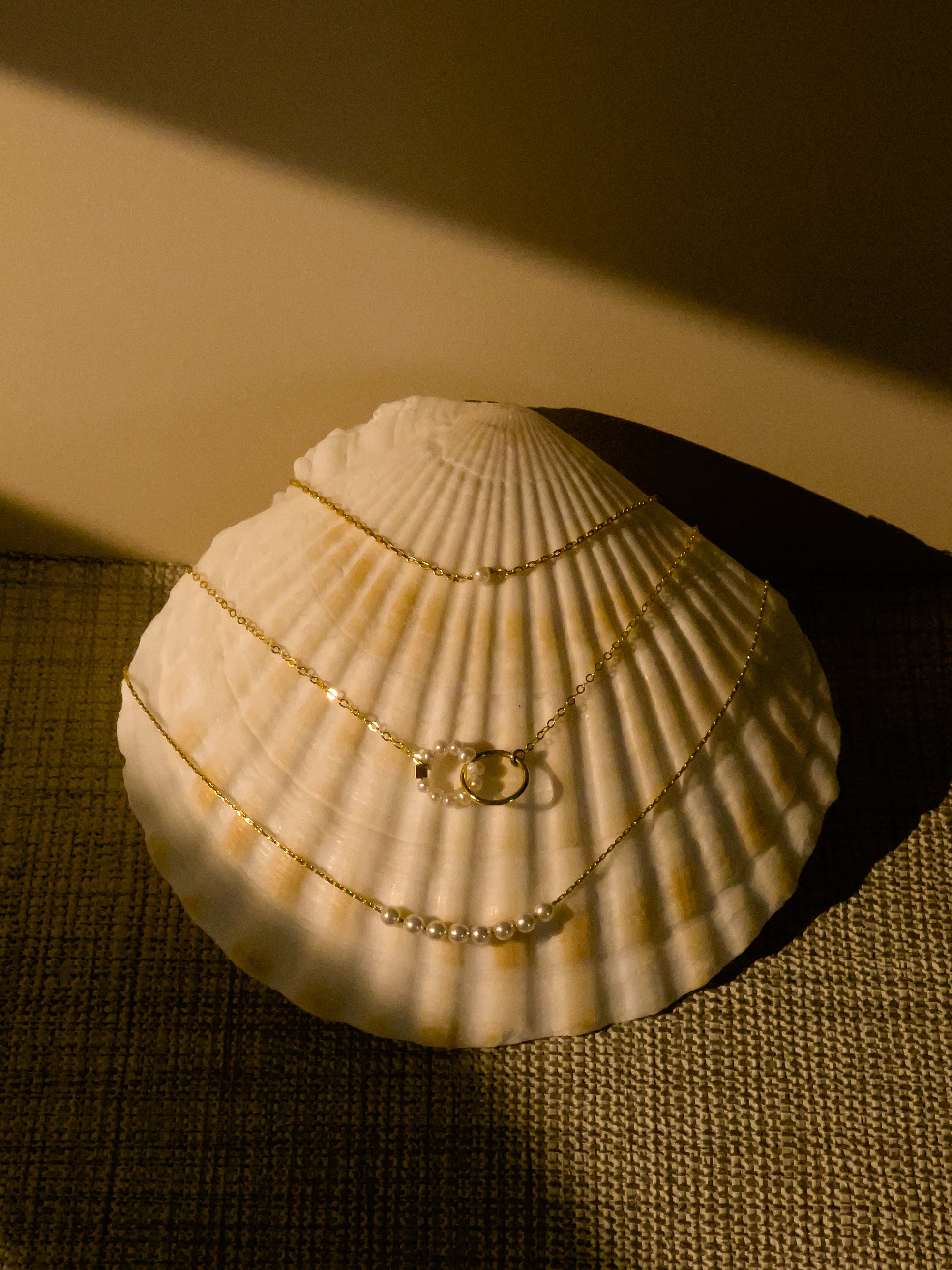 Pearl Venus Layered Chain