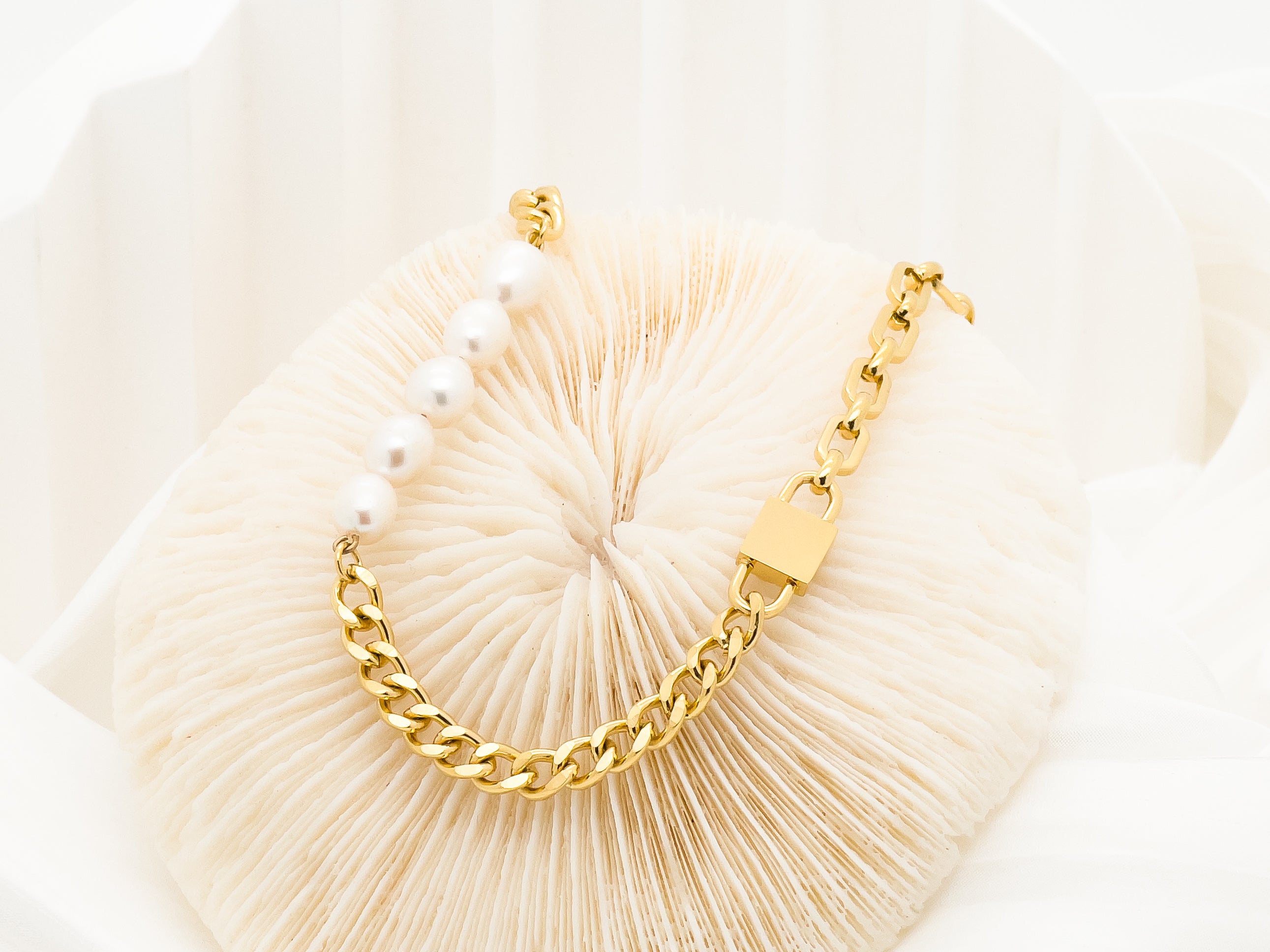 Khloe Bar Chain Necklace Online Jewelry Shop Chic Chic Bon