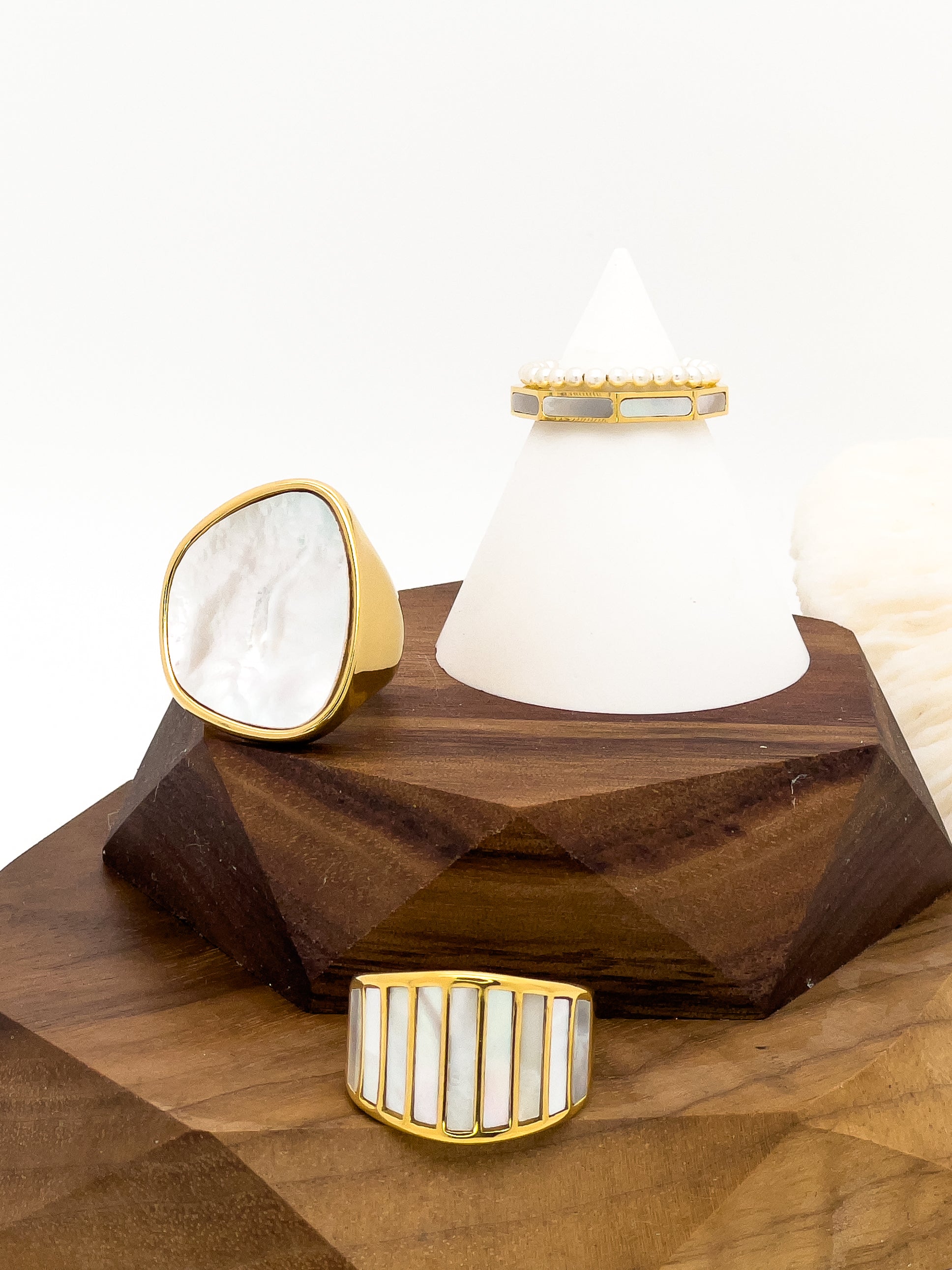 Nerissa Pavé Shell Chunky Gold Ring - Everyday Jewelry | Chic Chic Bon