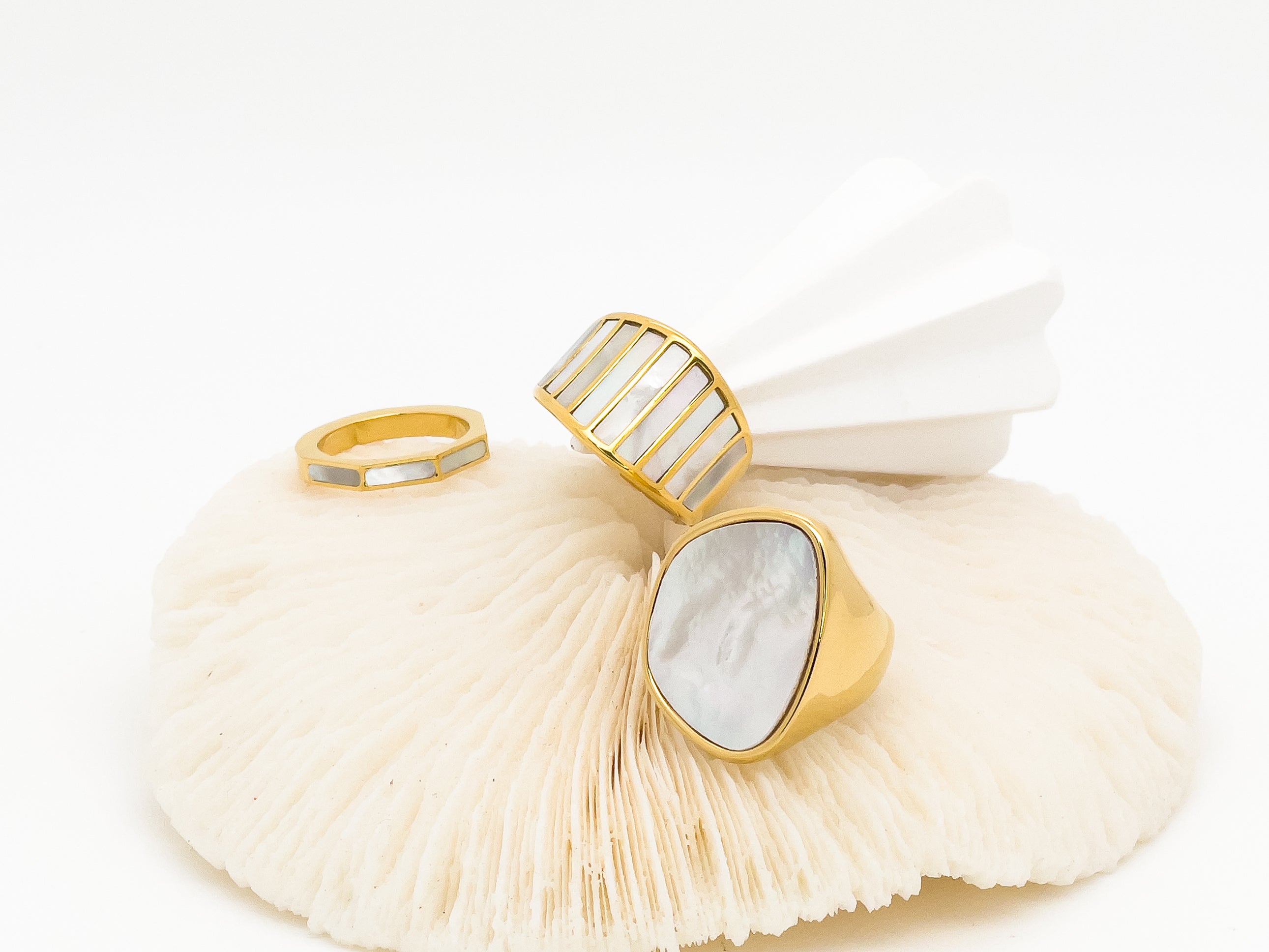 Oki Chunky Irregular Shell Gold Ring - Everyday Jewelry | Chic Chic Bon